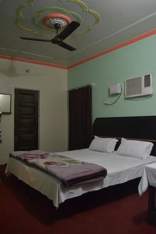 Hotel Sandeep Váránasí Pokoj fotografie